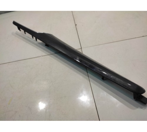 Молдинг двери (передний, правый)