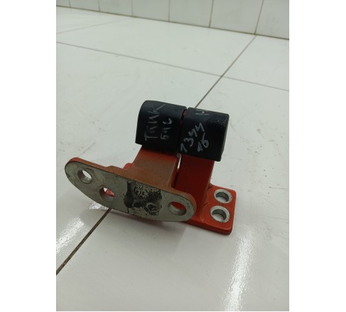 Петля двери багажника нижняя