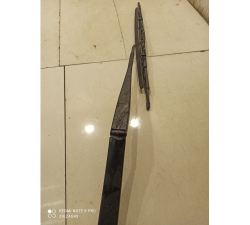 Поводок стеклоочистителя (левый)