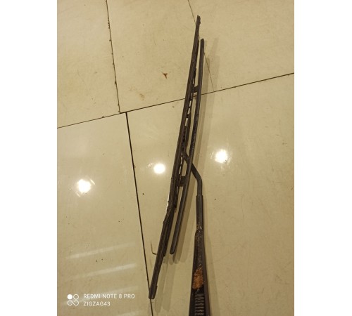 Поводок стеклоочистителя (левый)