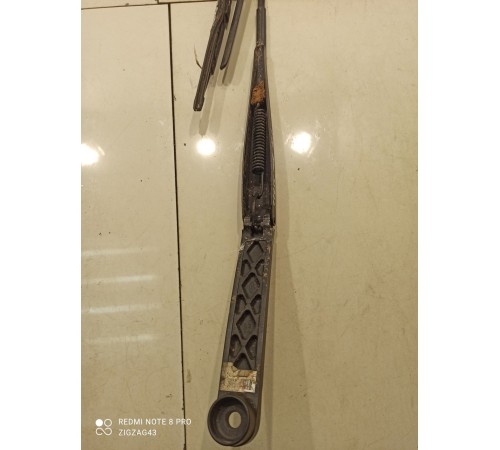 Поводок стеклоочистителя (левый)