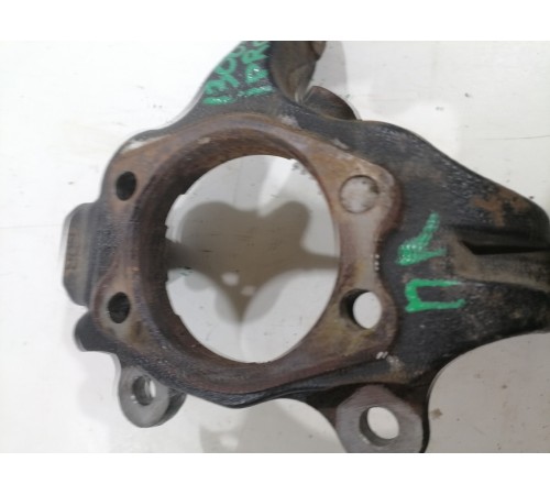 Кулак поворотный передний правый