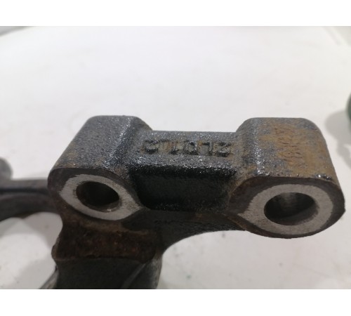 Кулак поворотный передний правый