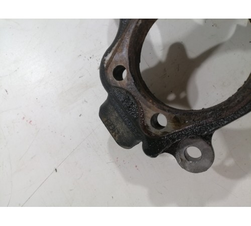 Кулак поворотный передний правый