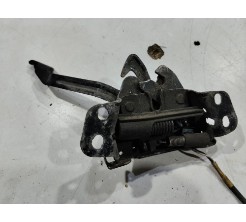 Замок капота