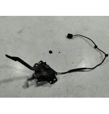 Замок капота