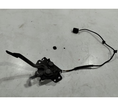 Замок капота