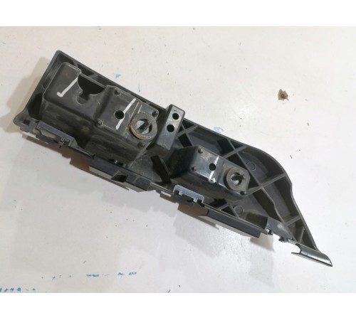 Кронштейн заднего бампера правый