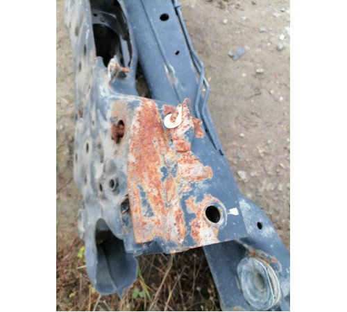 Балка подвески передняя (подрамник)