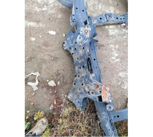 Балка подвески передняя (подрамник)