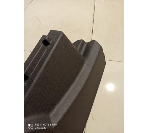 Накладка багажника (задняя,правая)