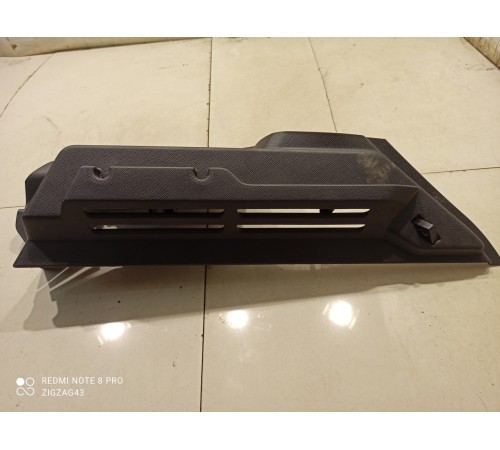 Накладка багажника (задняя,правая)