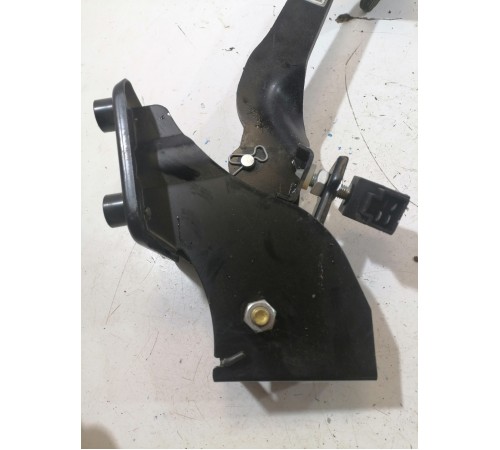 	Педаль тормоза