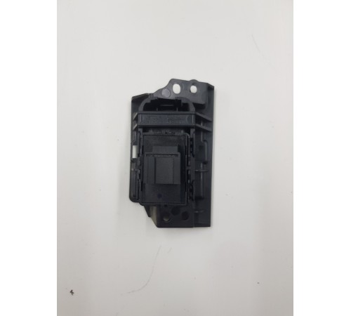 Кнопка включения стояночного тормоза