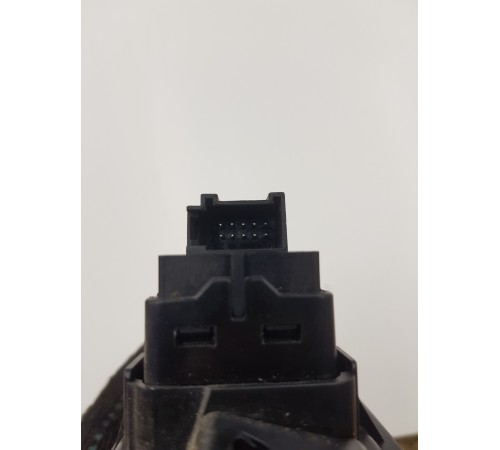 Кнопка включения стояночного тормоза