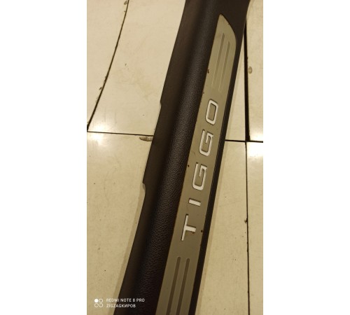 Накладка порога (передняя, правая, с подсветкой)