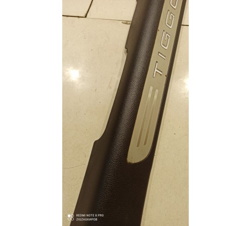 Накладка порога (передняя, правая, с подсветкой)