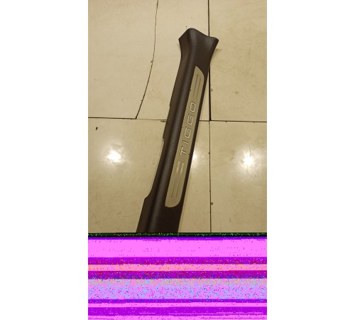 Накладка порога (передняя, правая, с подсветкой)