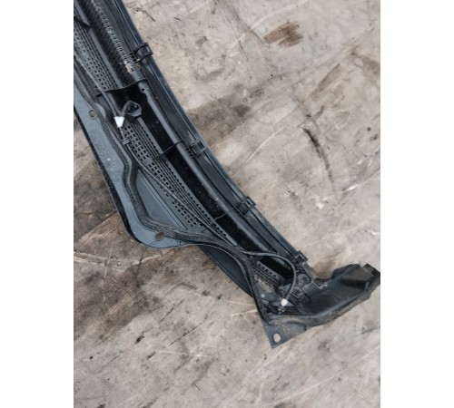 Жабо (решетка) под лобовое стекло