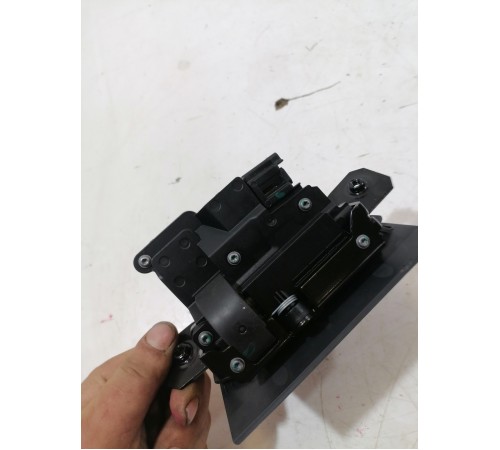 Замок крышки багажника