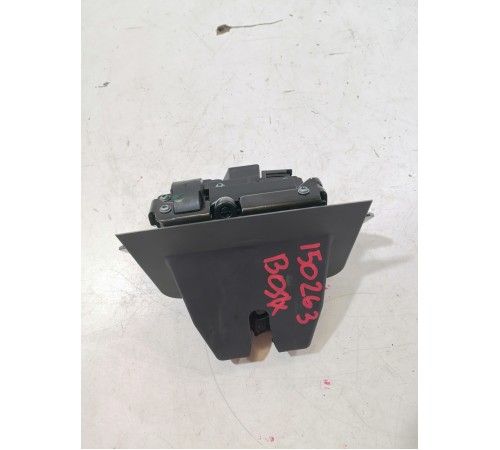 Замок крышки багажника