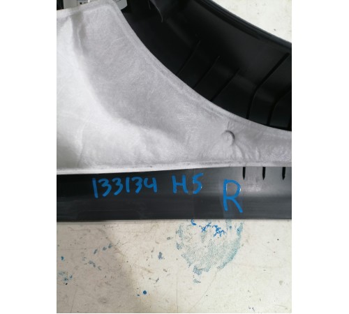 Накладка средней стойки правая