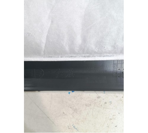 Накладка средней стойки правая