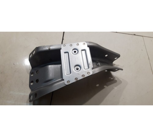 крепеж (задний правый)