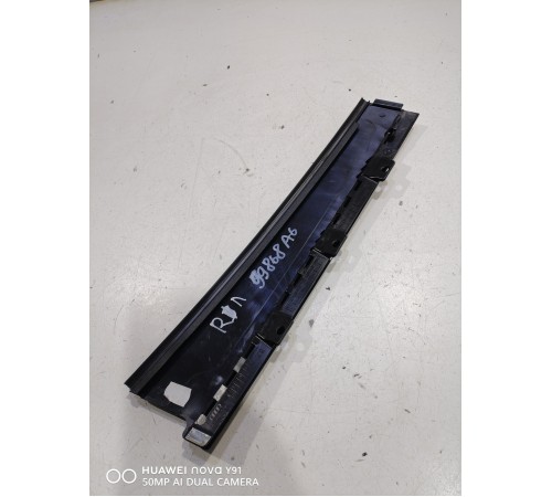 Накладка двери (задняя правая)