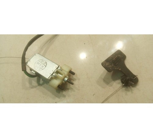 Активатор замка крышки бензобака