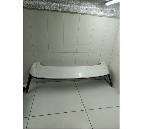 Спойлер крышки багажника