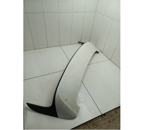 Спойлер крышки багажника