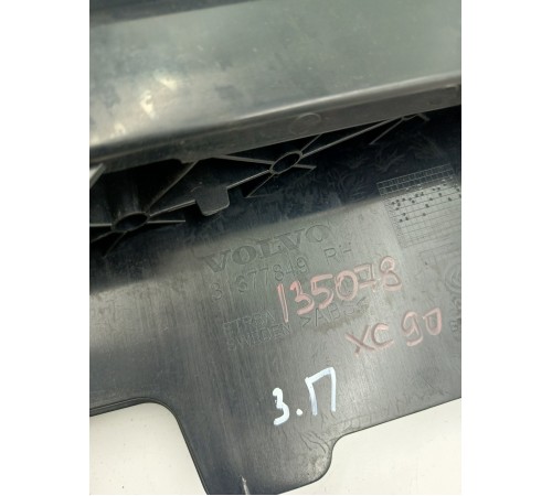 Кронштейн крепление пола багажника правый