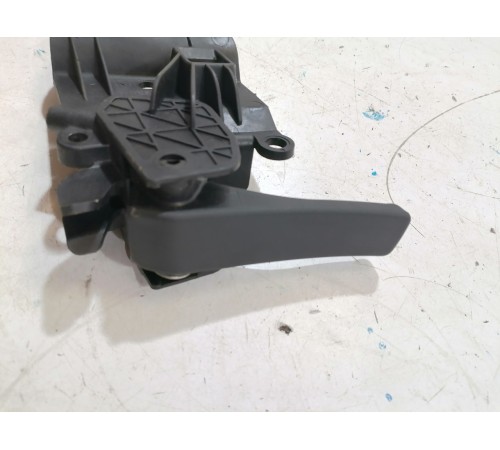 Рычаг открывания капота