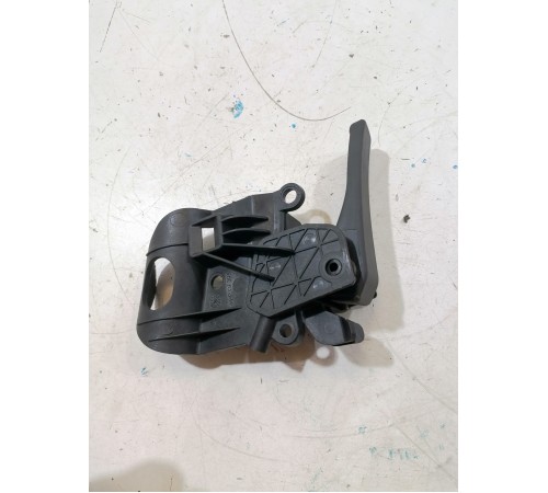 Рычаг открывания капота