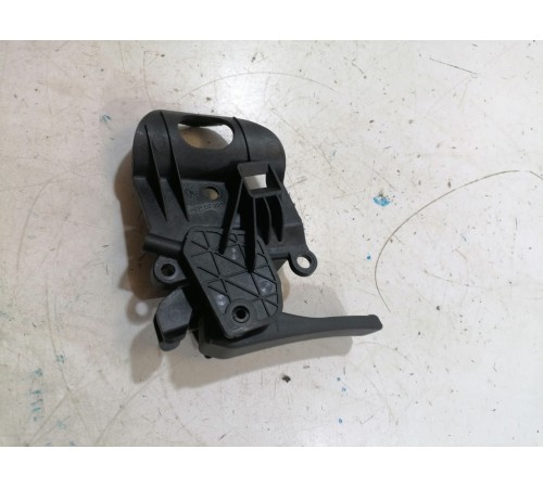 Рычаг открывания капота