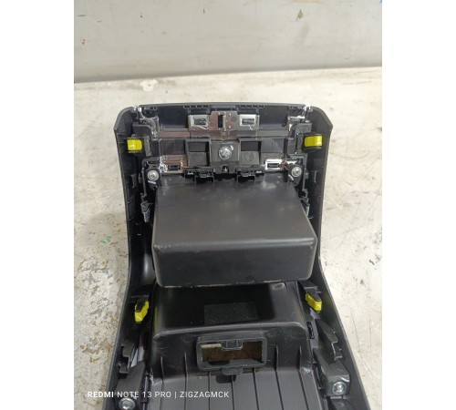 Накладка центральной консоли задняя