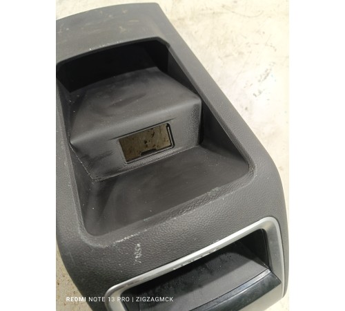 Накладка центральной консоли задняя