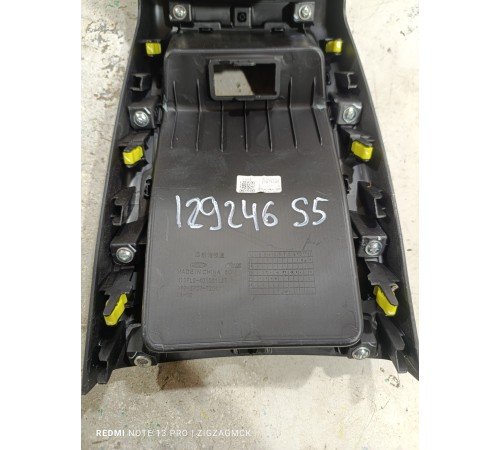 Накладка центральной консоли задняя