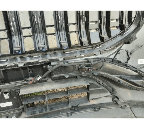 Передний бампер в сборе