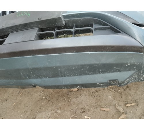 Передний бампер в сборе