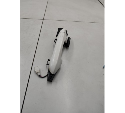 Ручка двери передняя правая наружная