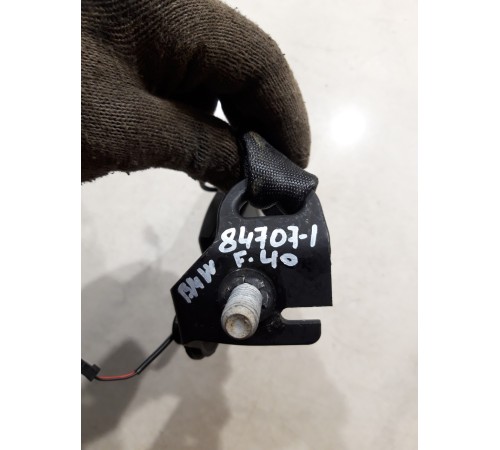 Ответная часть ремня безопасности задняя