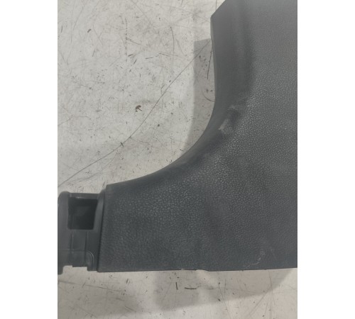 Обшивка передней стойки левая