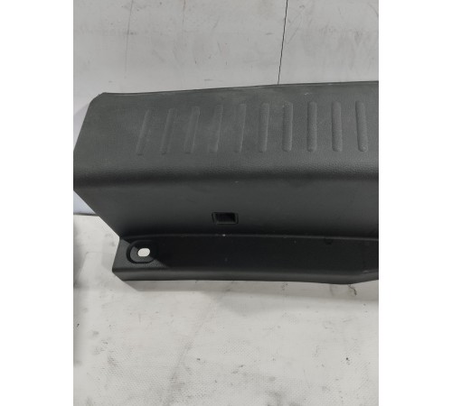 Обшивка задней панели багажника