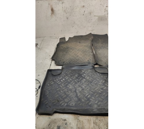 Комплект ковриков салона