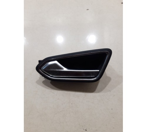 Ручка двери (задняя левая внутренняя)