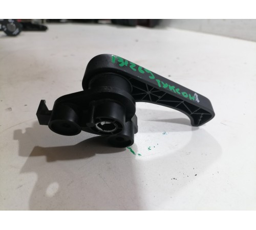 Рычаг открывания капота