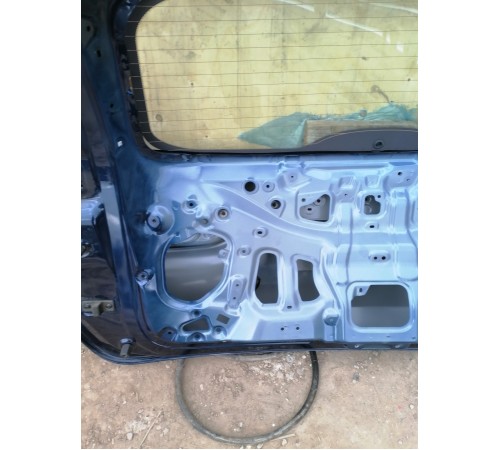 Дверь багажника со стеклом