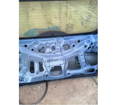 Дверь багажника со стеклом